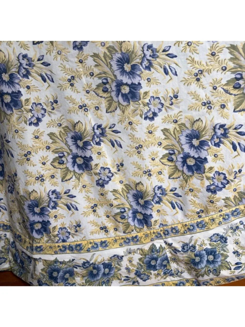 Vintage April Cornell Floral Tablecloth Round  88